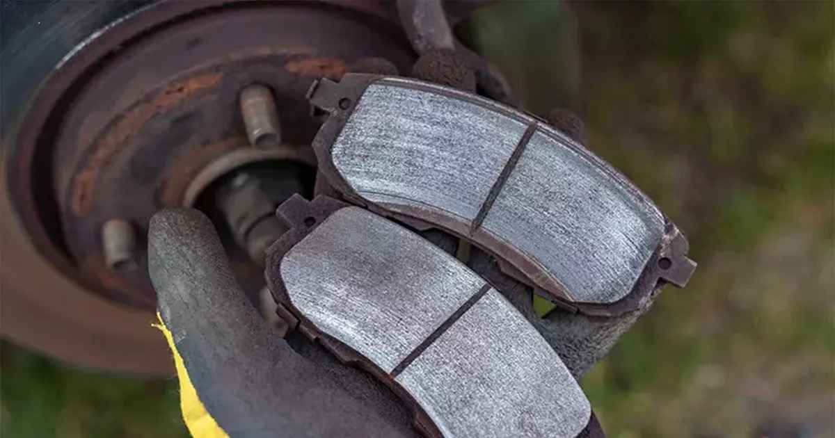 صدای خرخر یا جیغ بلند، یکی از علائم خرابی لنت عقب است.