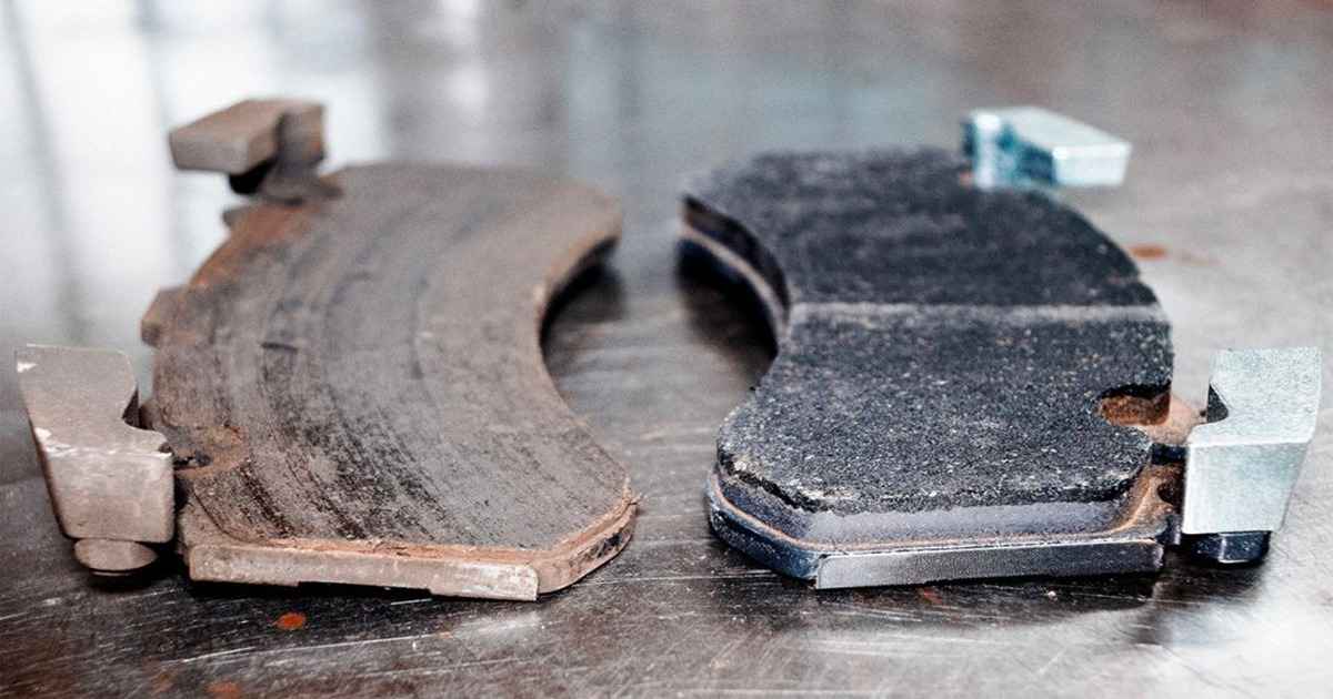چرب شدن یا آلودگی لنت‌ها از دیگر علائم از کجا بفهمیم لنت تمام شده است