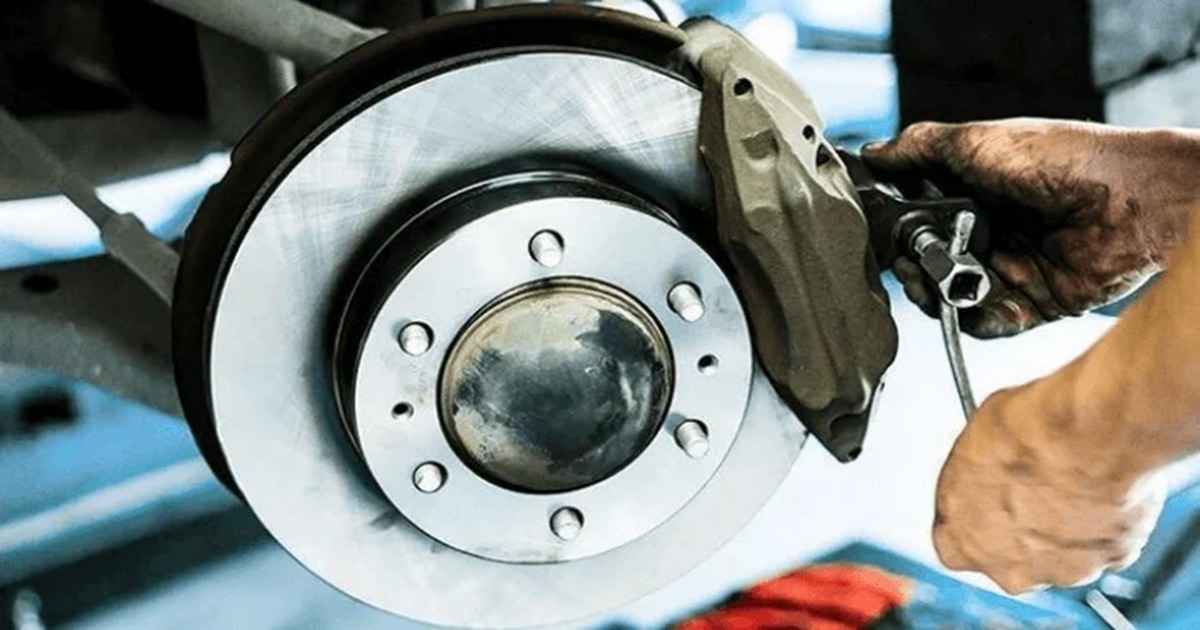 قبل از پرداختن به نکات تعویض لنت ترمز، باید زمان مناسب برای تعویض لنت ترمز را بدانید.