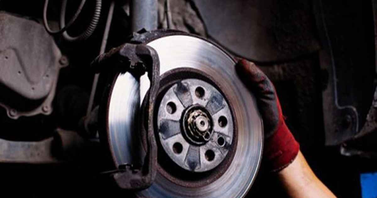 یکی از علت خالی کردن ترمز، خرابی قطعات سیستم ترمز است.
