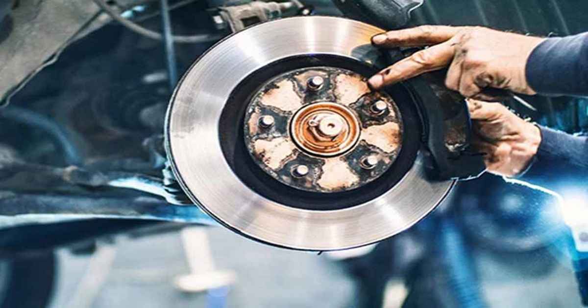 کاهش فشار از روی سیستم ترمز جلو یکی از مهم‌ترین کاربرد لنت عقب است.