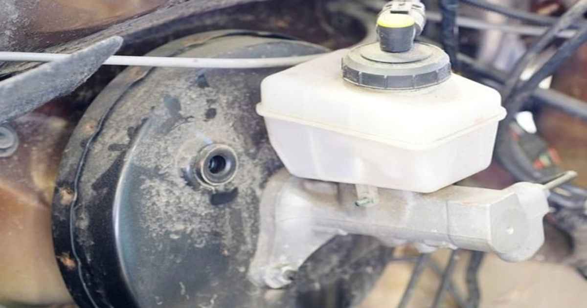 یکی دیگر از علت دو پداله شدن لنت ترمز، خرابی سیلندر اصلی ترمز است.