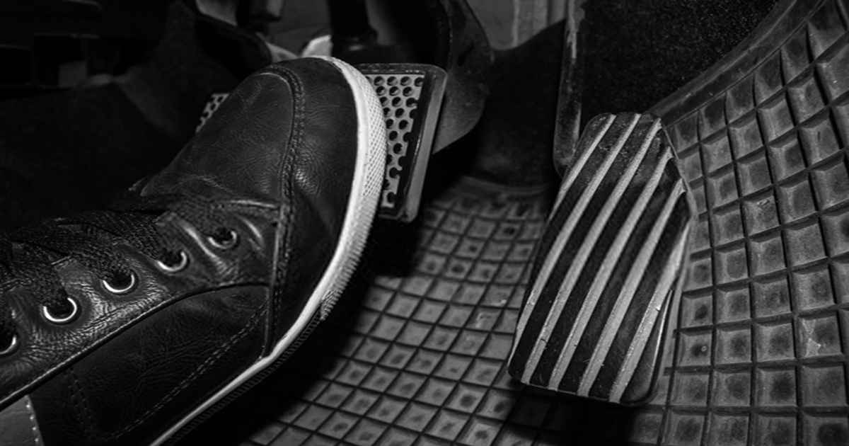 یکی دیگر از عوامل موثر بر طول عمر لنت ترمز، سبک رانندگی است.